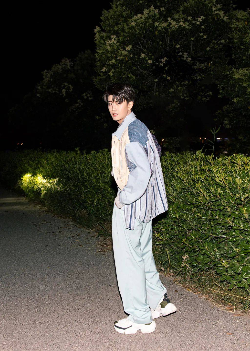 任嘉伦壁纸你身上干净耀眼的少年气驱散了我少女时所有的阴霾