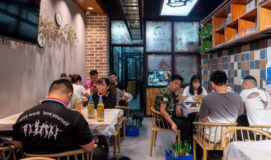 烧烤店用一元小龙虾引爆客流月赚十万揭秘背后的营销模式