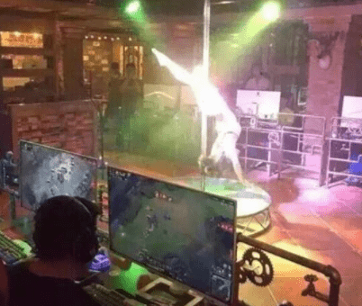 原创
没错,这张图两遍是黑色的,就是给你做的挽联!收下吧