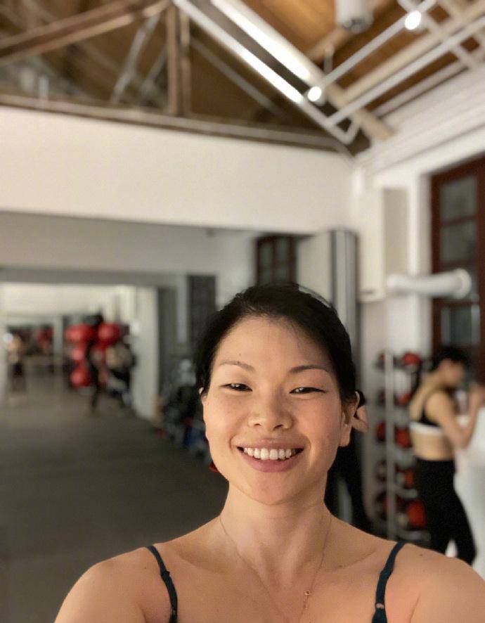 史上最丑超模吕燕是怎么逆袭的丹凤眼厚嘴唇也能成为模特