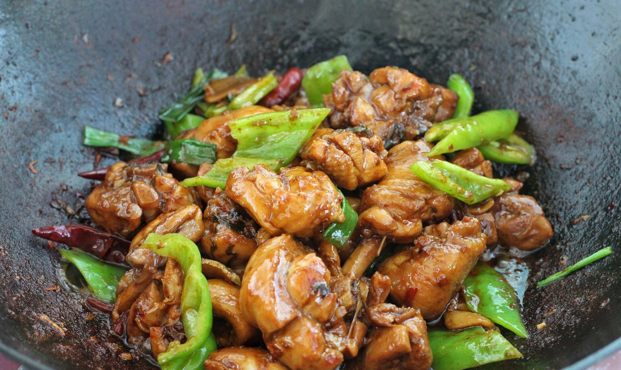 比黄焖鸡还好吃的辣炒鸡块麻辣鲜香肉质不柴不硬就是太费米饭