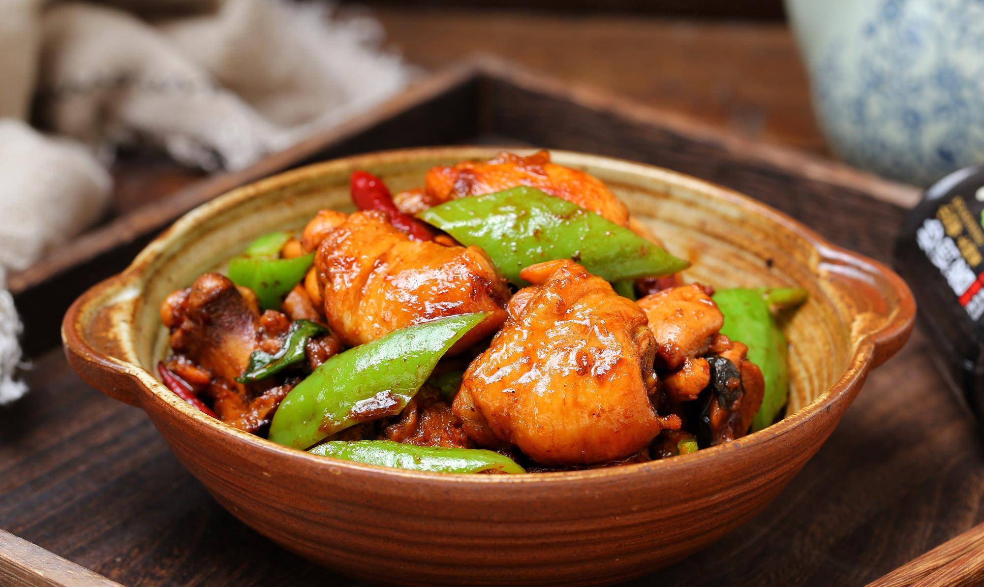 比黄焖鸡还好吃的辣炒鸡块麻辣鲜香肉质不柴不硬就是太费米饭