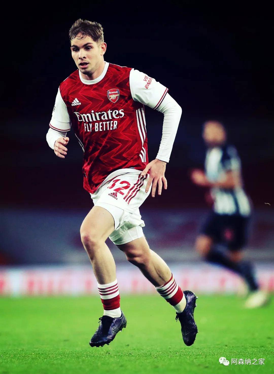 英格兰@32号中场&右脚182cm|76 kg2000年7月28日smith rowe今日壁纸