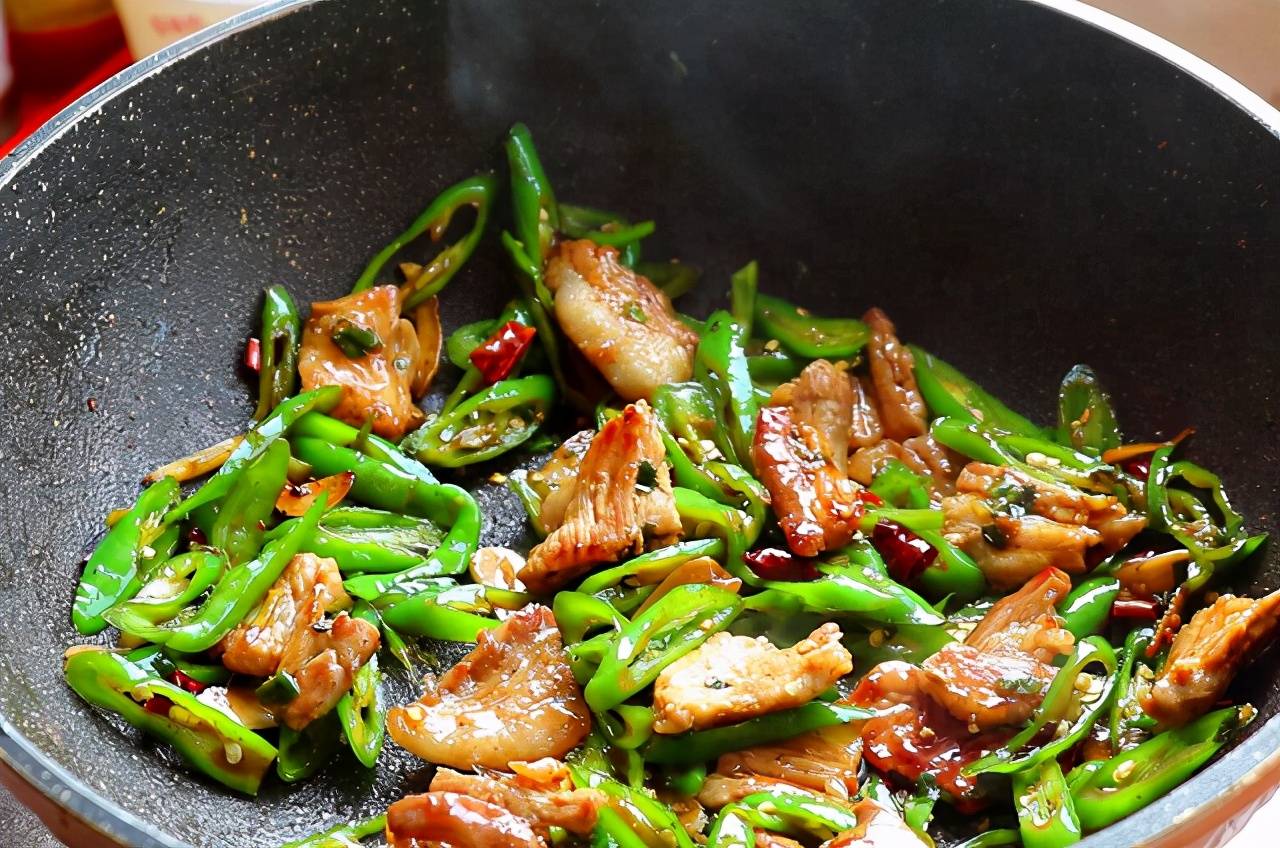 炒肉时,学会了这3个技巧,不管炒啥肉都香,鲜嫩入味超过瘾