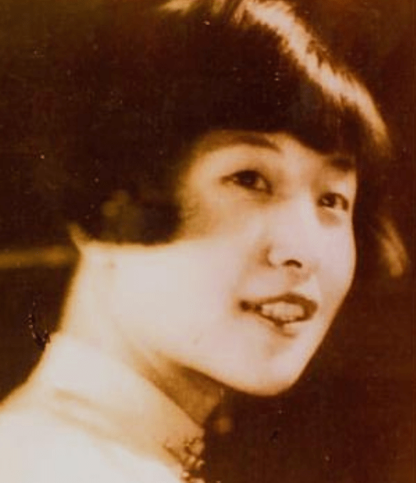 是近代有名的实业家,被誉为"宁波商帮第一人"严信厚的儿子严子均,更是