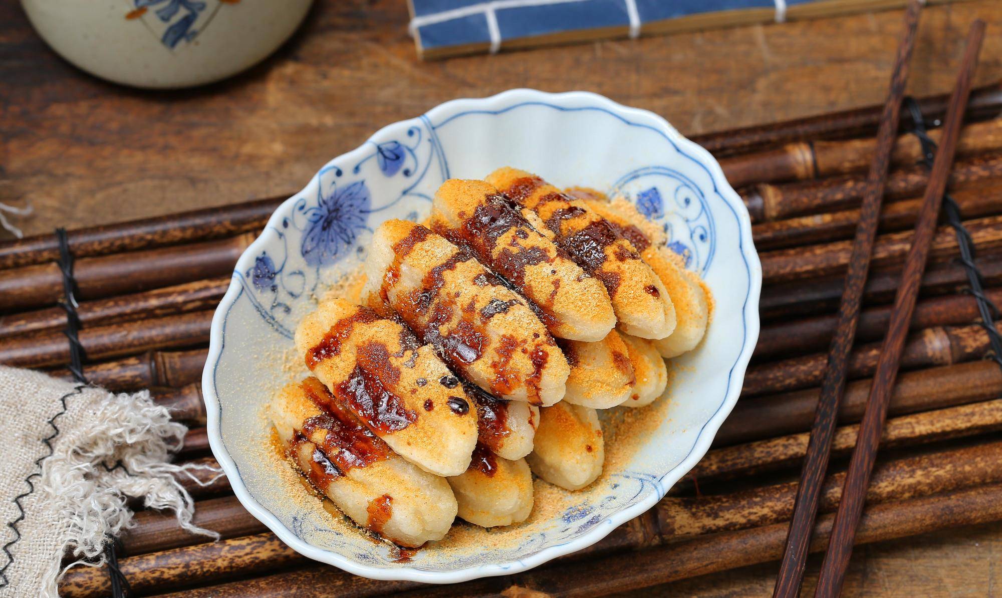 这款中式甜点大人孩子都喜欢,软糯香甜口感俱佳,年夜饭安排起来_糍粑