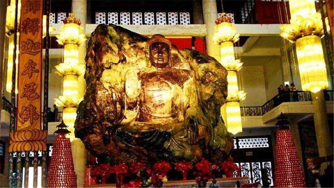 辽宁发现“井中王”，重达260吨，当地耗资3亿将其雕成玉佛