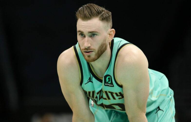 戈登·海沃德(gordon hayward)出门右脚扭伤至少4周