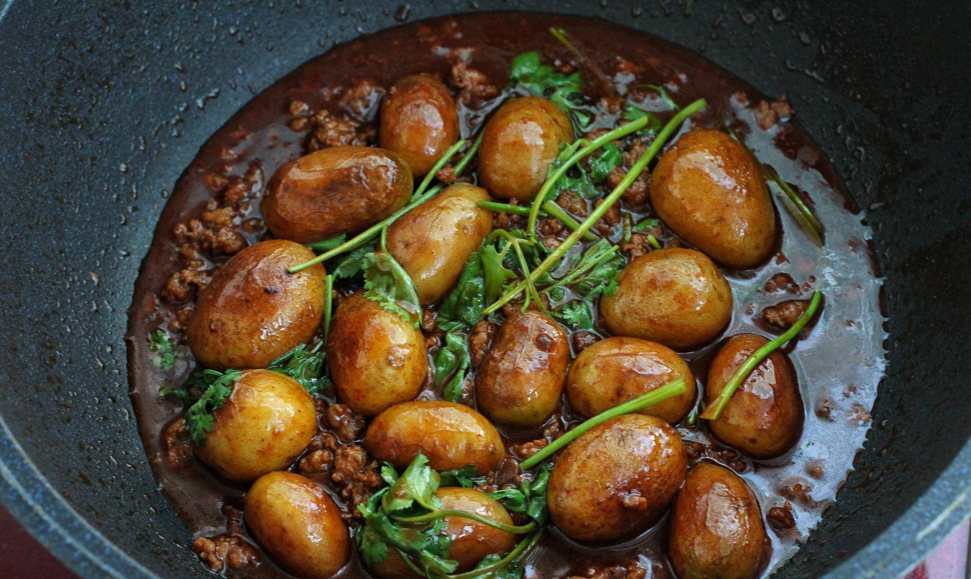 小土豆这样做从小到大也吃不够酱香浓郁又入味一口一个真过瘾