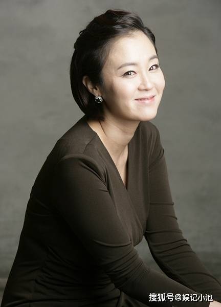 韩国演员全美善图片