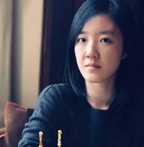 江西芯片天才黄芊芊:17岁读北大,28岁当博导,30岁再获科技大奖