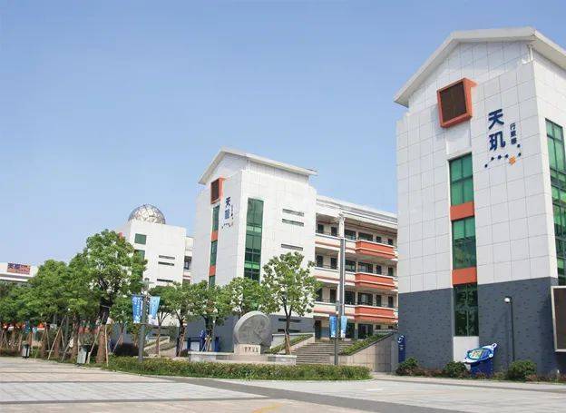 美丽校园践行新教育理念打造校园新文化银河小学星光璀璨