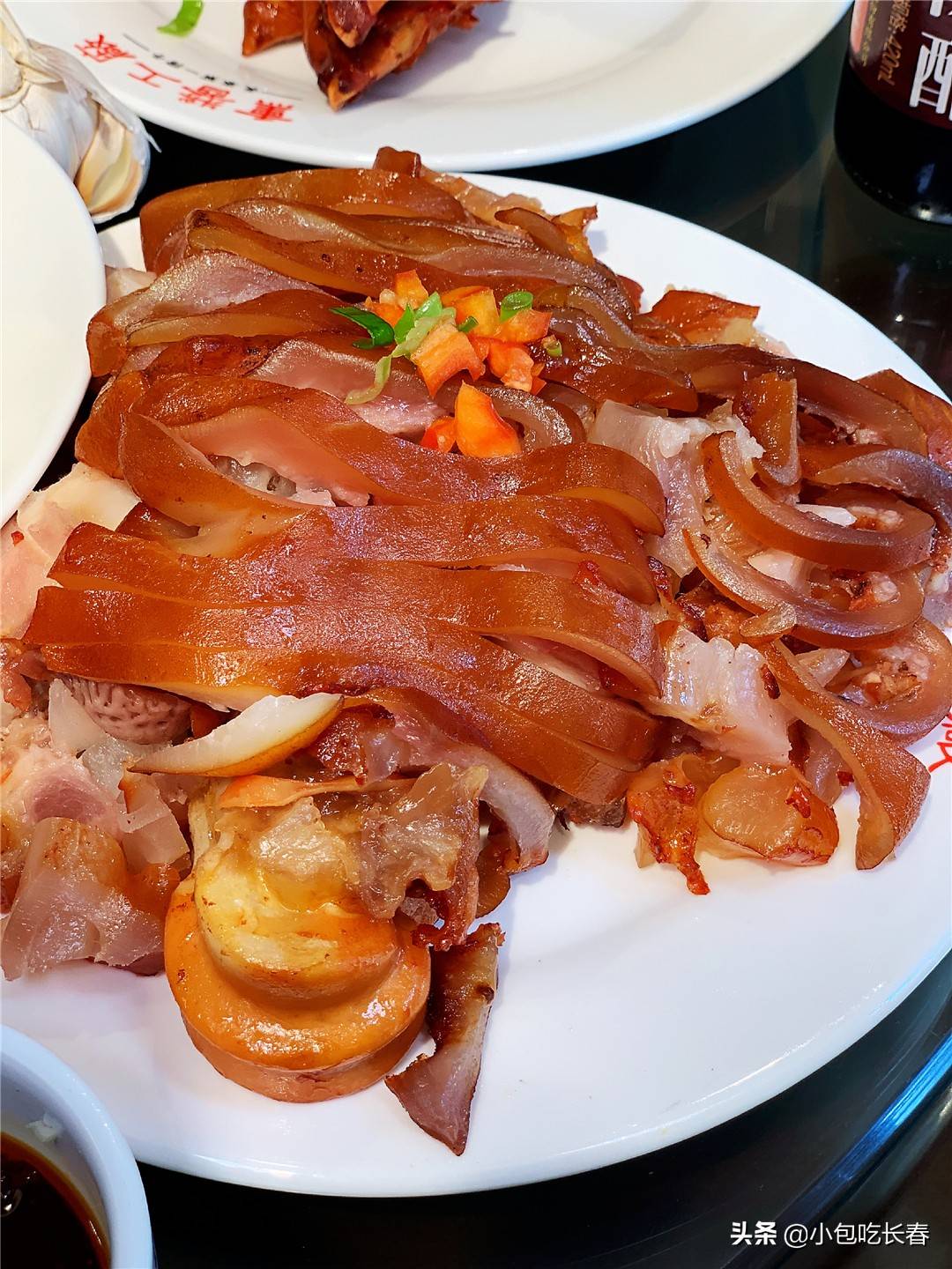 长春这家熏酱老店,每次跟兄弟喝酒都来这吃猪头肉,啃大猪蹄子_饺子