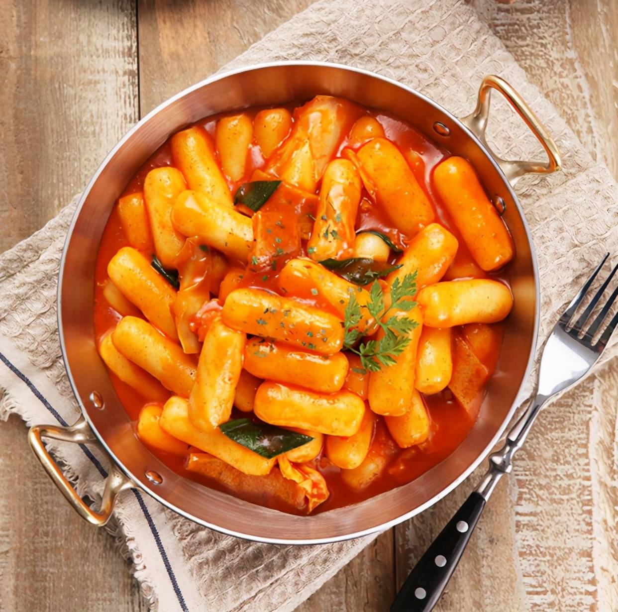 射手座:健康菜谱—韩式炒年糕甜甜辣辣的口味是射手座的最爱,平时爱动