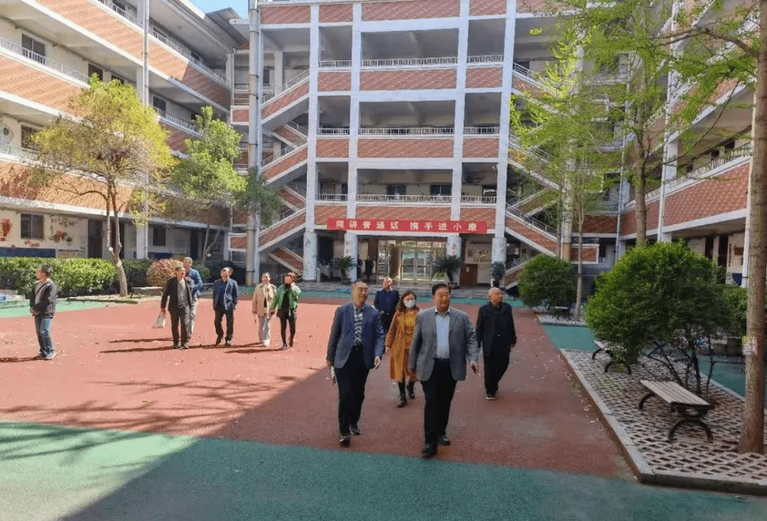 枣庄市第十五中学领导来滕州市善国中学参观交流专题报道