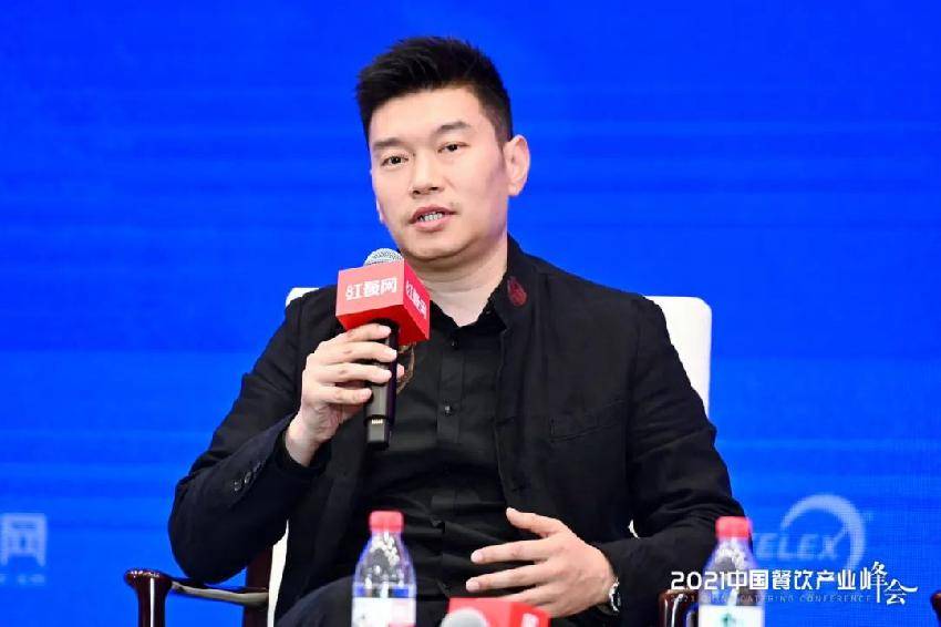 2005年,柴磊在台湾夜市发现了手抓饼,并将它带到了上海,把路边小吃店