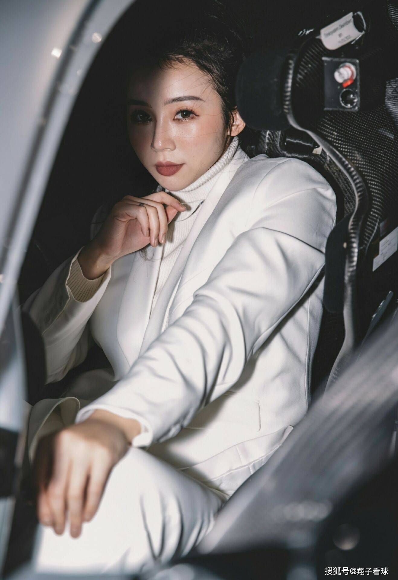 篮球主播张曼源广告代言身材结实球迷现在车模还有男的啊