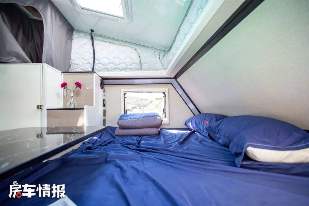 108万的康派斯cs16越野房车能洗澡做饭适合2大1小开门方式像战车