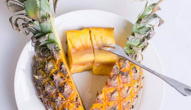 菠萝怎么削用刀 29aff71357324d40be77699362dd7115.jpeg