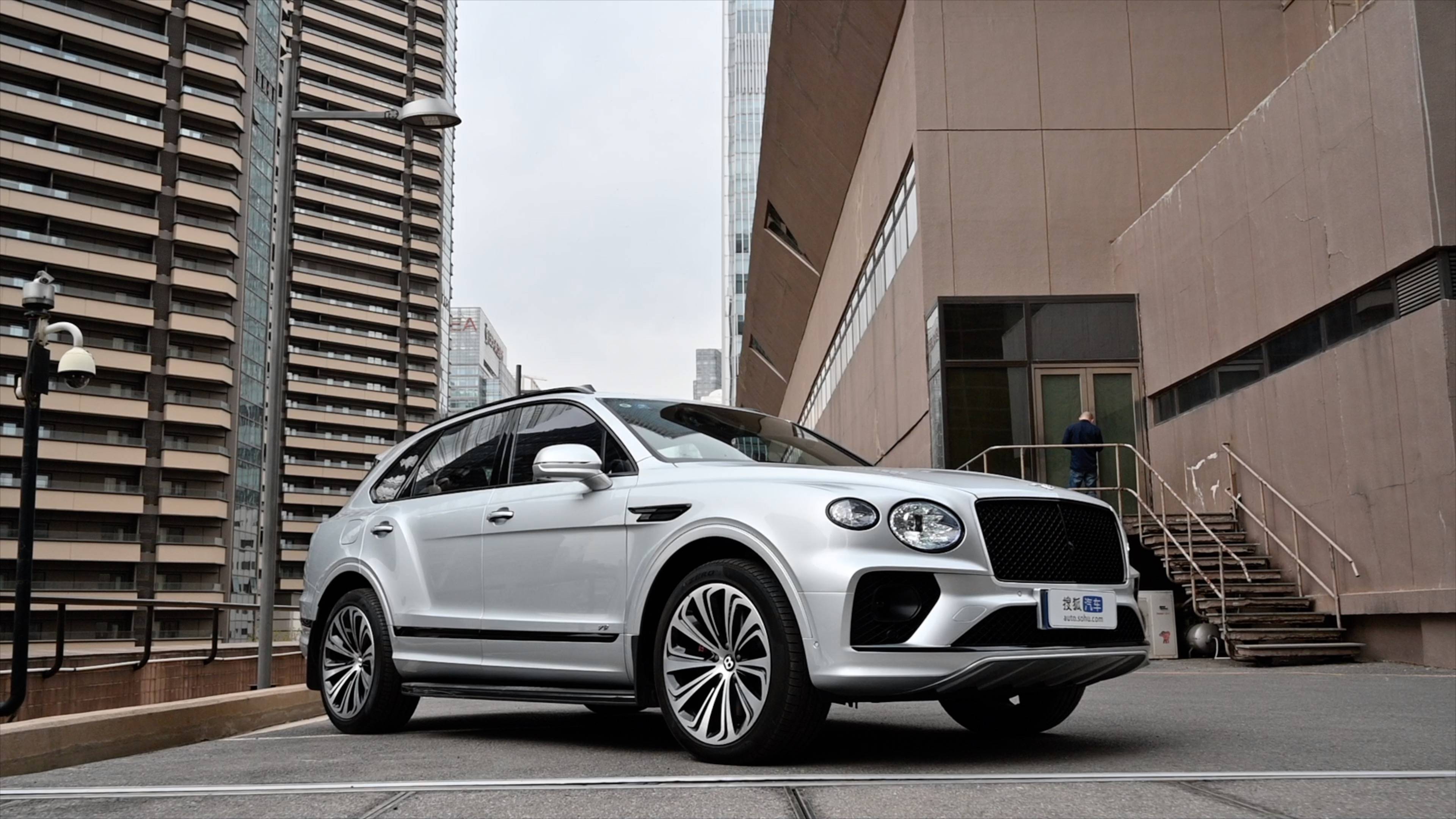 3分钟log车丨官方指导价意义不太大 新款宾利添越还是old money的爱吗