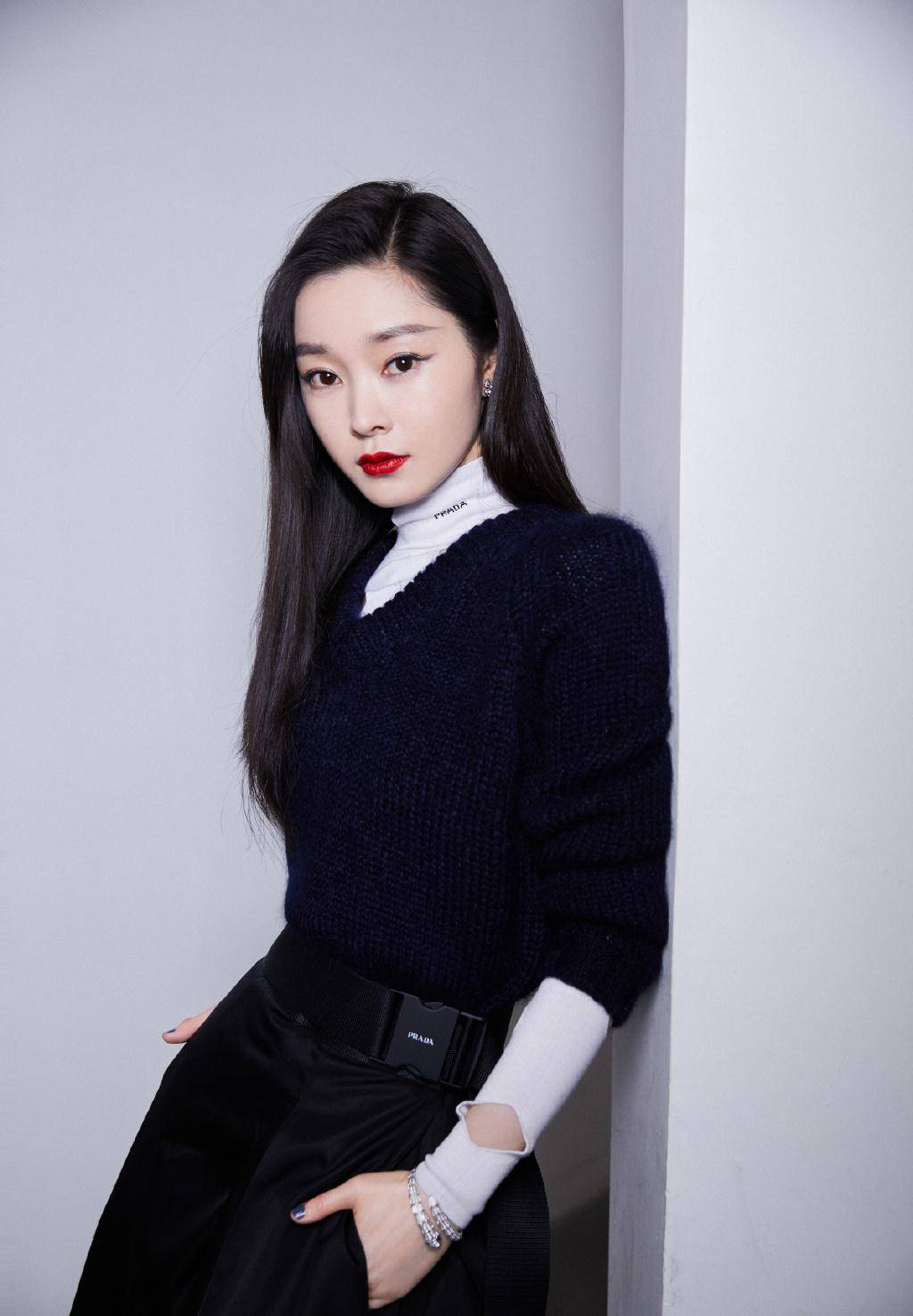 宋轶又火了穿透视感的纱质面料连衣裙亮相被她气质惊艳