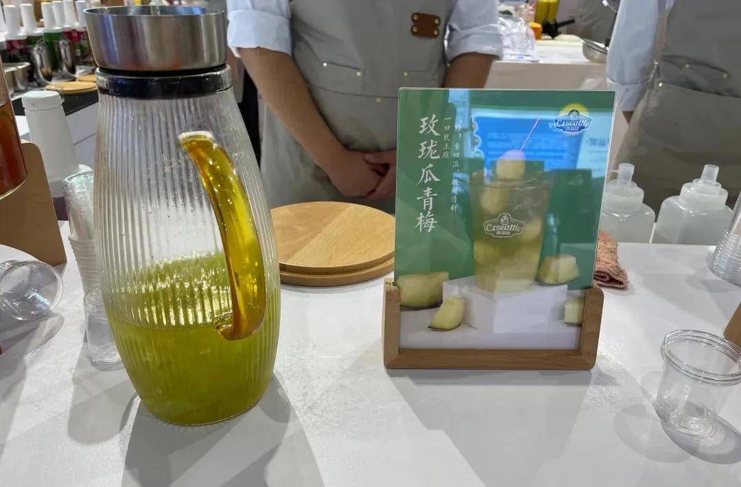 在上海展会上,玫珑瓜已经有了多个cp:玫珑瓜 茉莉,玫珑瓜 青梅,玫珑瓜