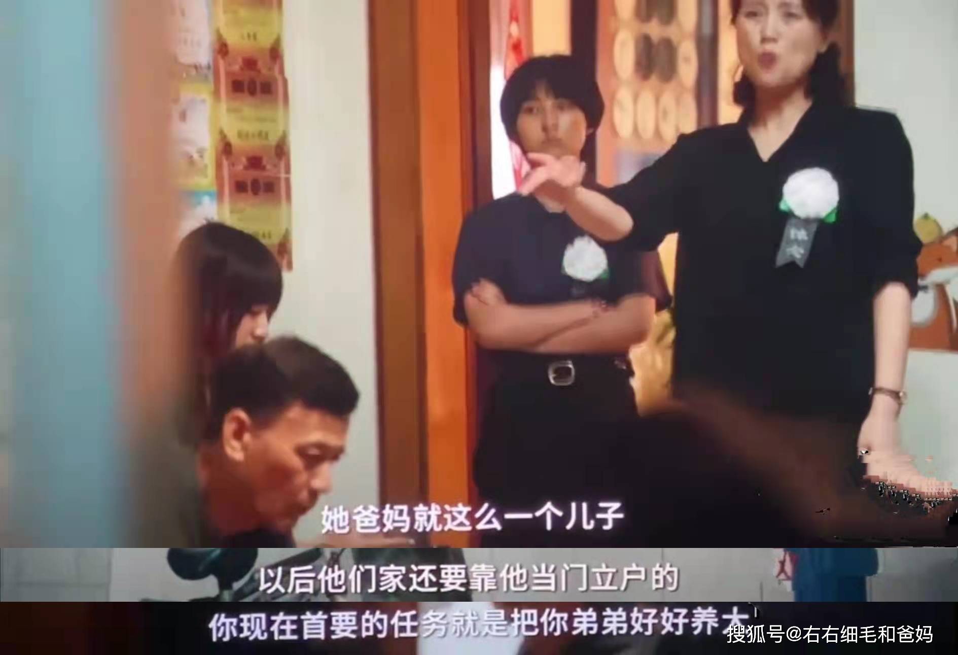 边和男友打电话边被我疯 强忍着刺激打电话偷人
