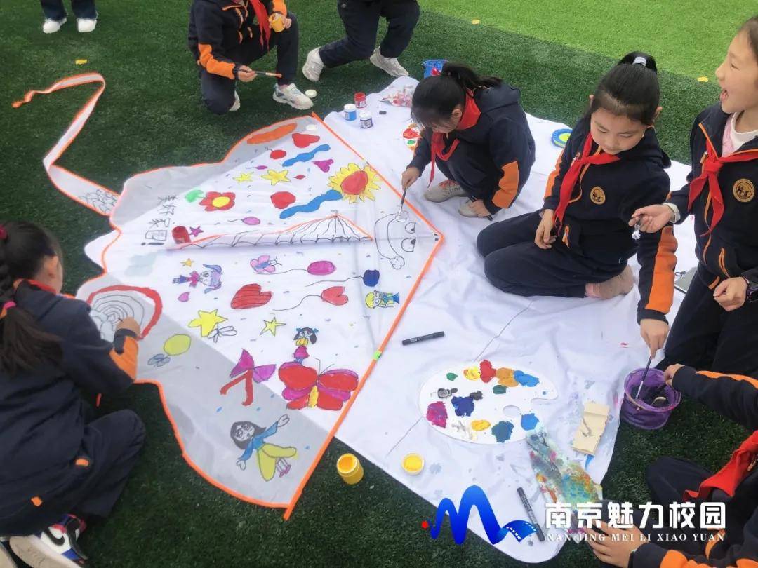 动态丨南京外国语学校仙林分校华侨城小学:童心向党 放飞梦想_风筝