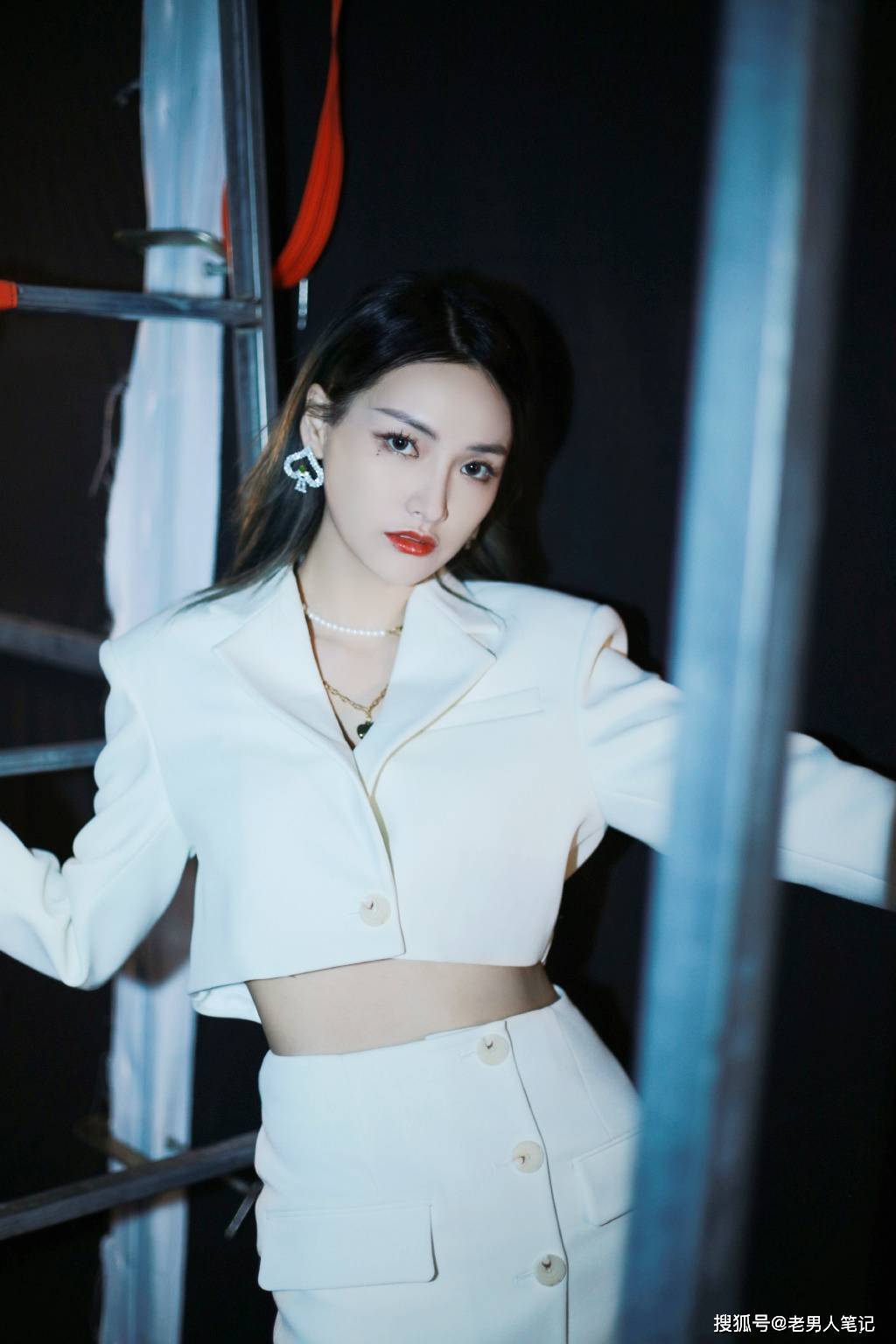 许馨文,红唇绿裙,复古优雅_手机搜狐网