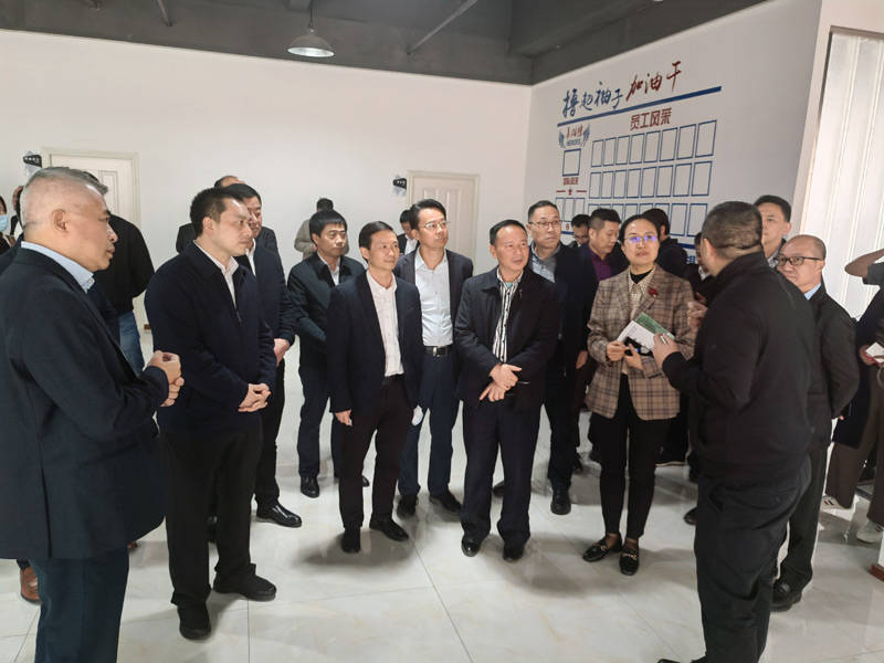 市工商联党组书记魏国华,广州市委统战部,市侨办主任冯广俊,贵州省