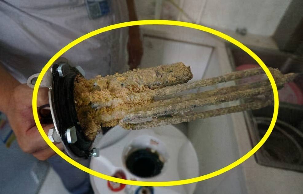 有科学实验证明,电热水器的水垢一旦厚度达到8毫米时,会多浪费34%的