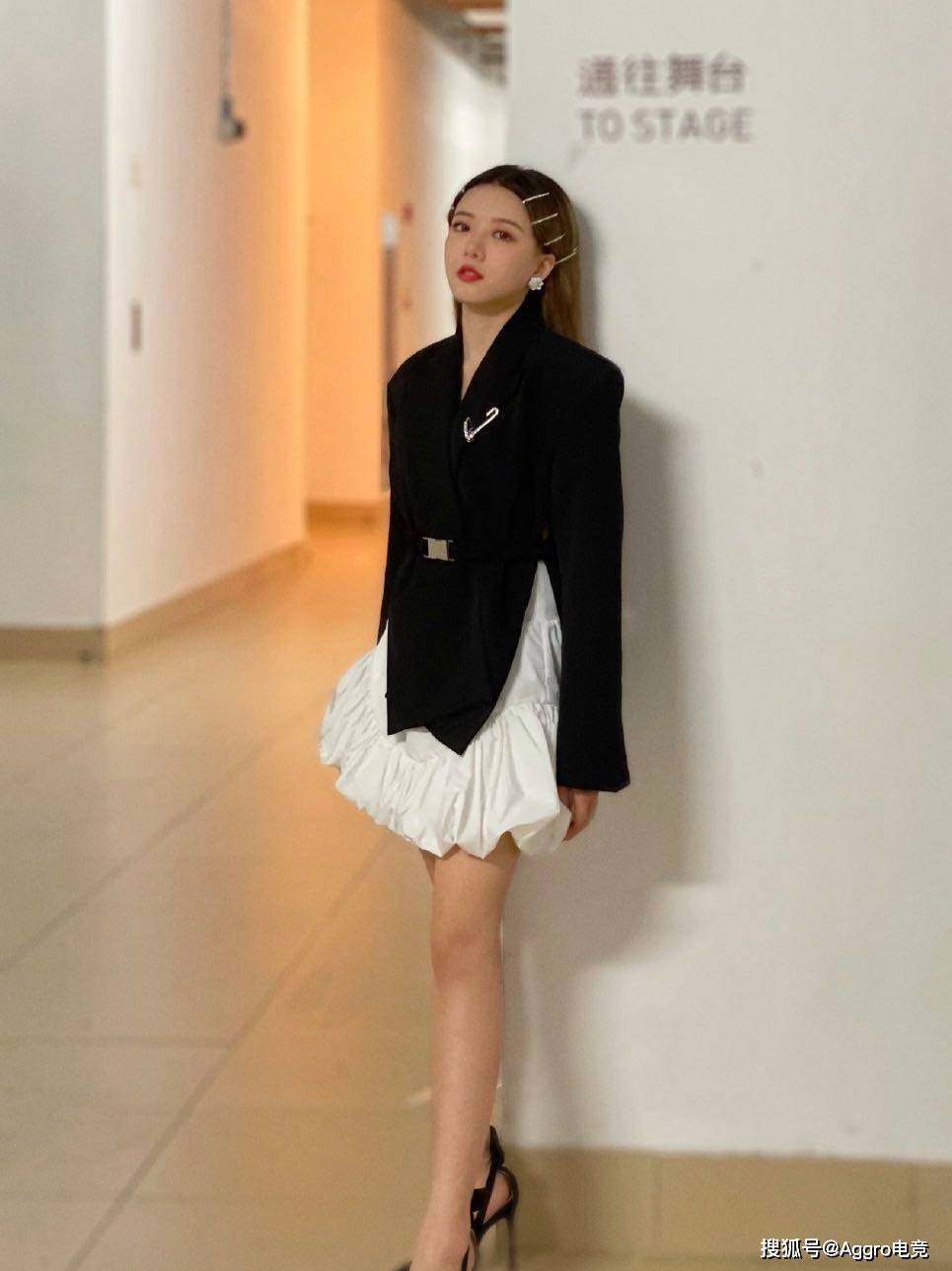 1个赛季都不换鞋lpl女主持骆歆3个月穿1双高跟本人回复了