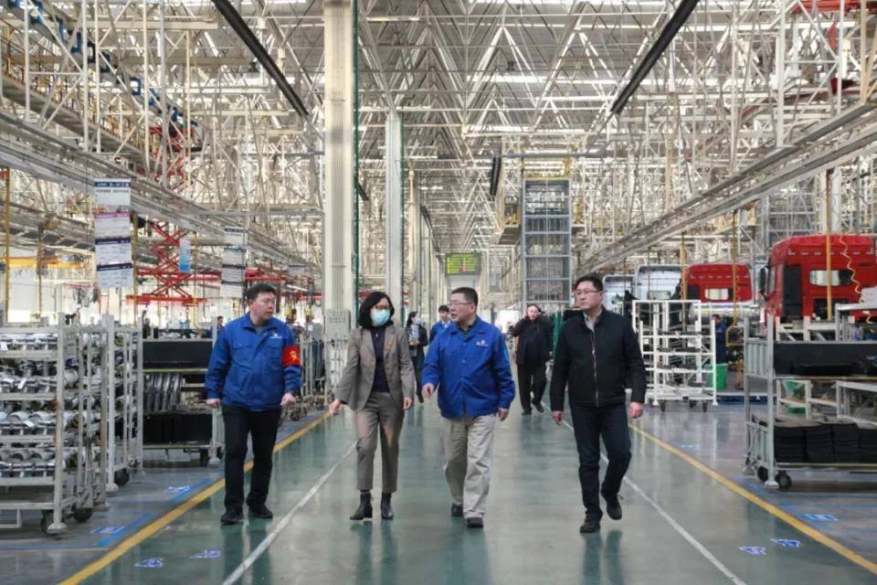 包头市副市长胡迎春来北奔重汽调研