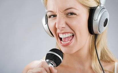 原创一唱歌就跑调怎么练才能唱歌好听这8个技巧让你立马提升档次