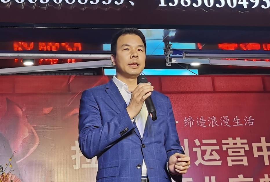 漳州网红歌手阿彪助阵法国拉朗庄园开业盛典