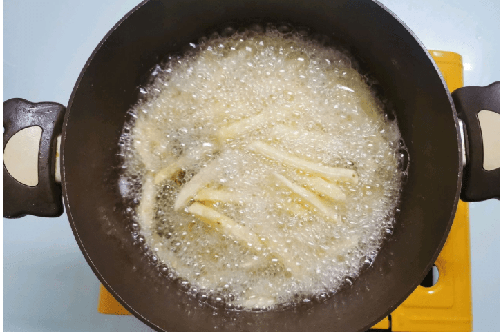 原创炸薯条时裹面粉直接炸就错了教您正确做法薯条又香又脆