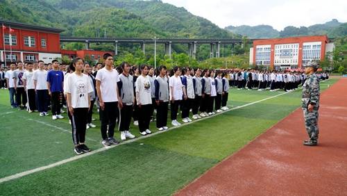 重庆市第四十九中学开展军事素质教育训练