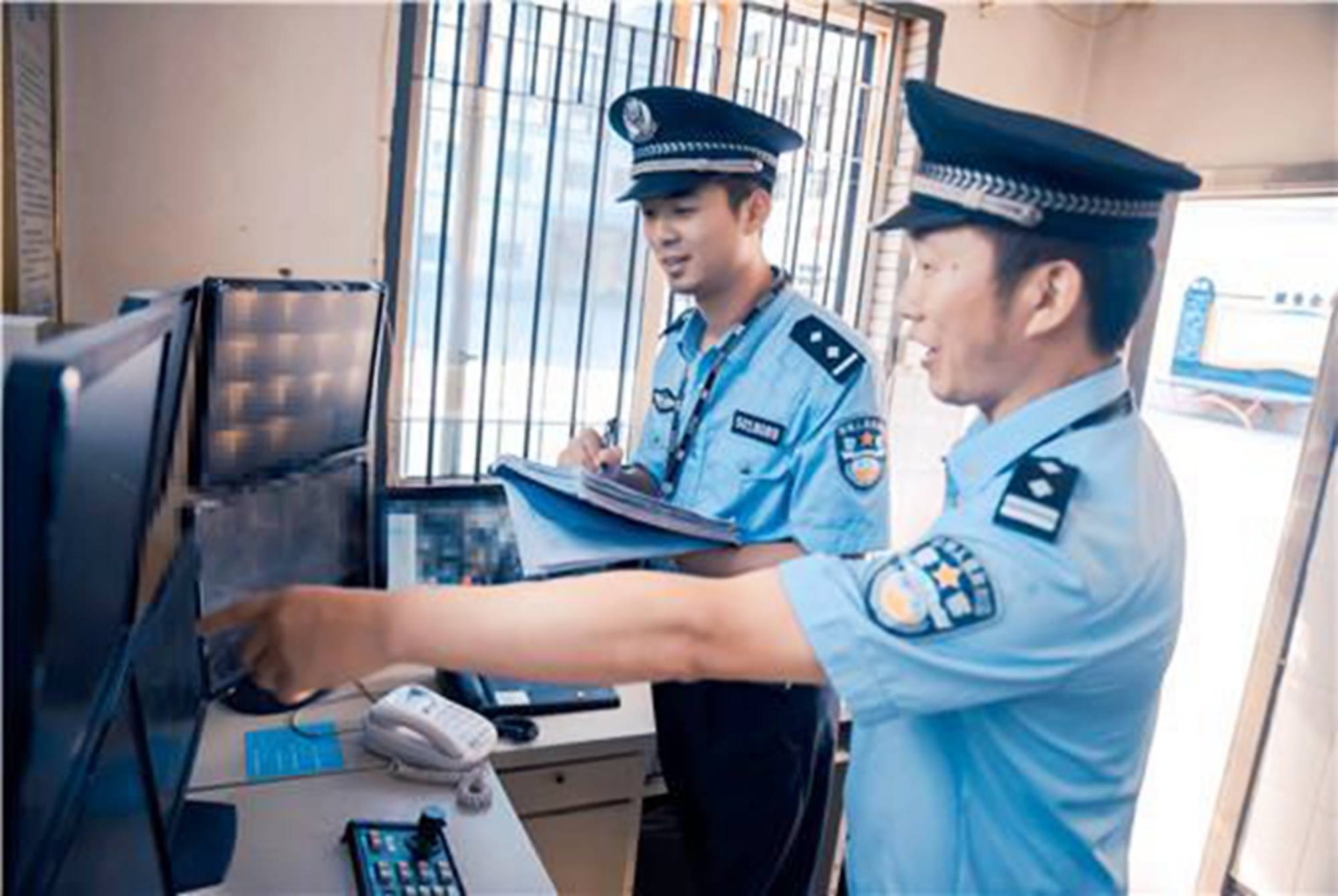 "狱警"迎来扩招,享有公务员编制,工资待遇优厚,专科生不受限