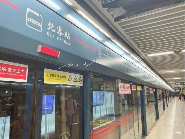 西安有个地铁站名字好奇怪，中国游客搞不清，外国游客更一头雾水