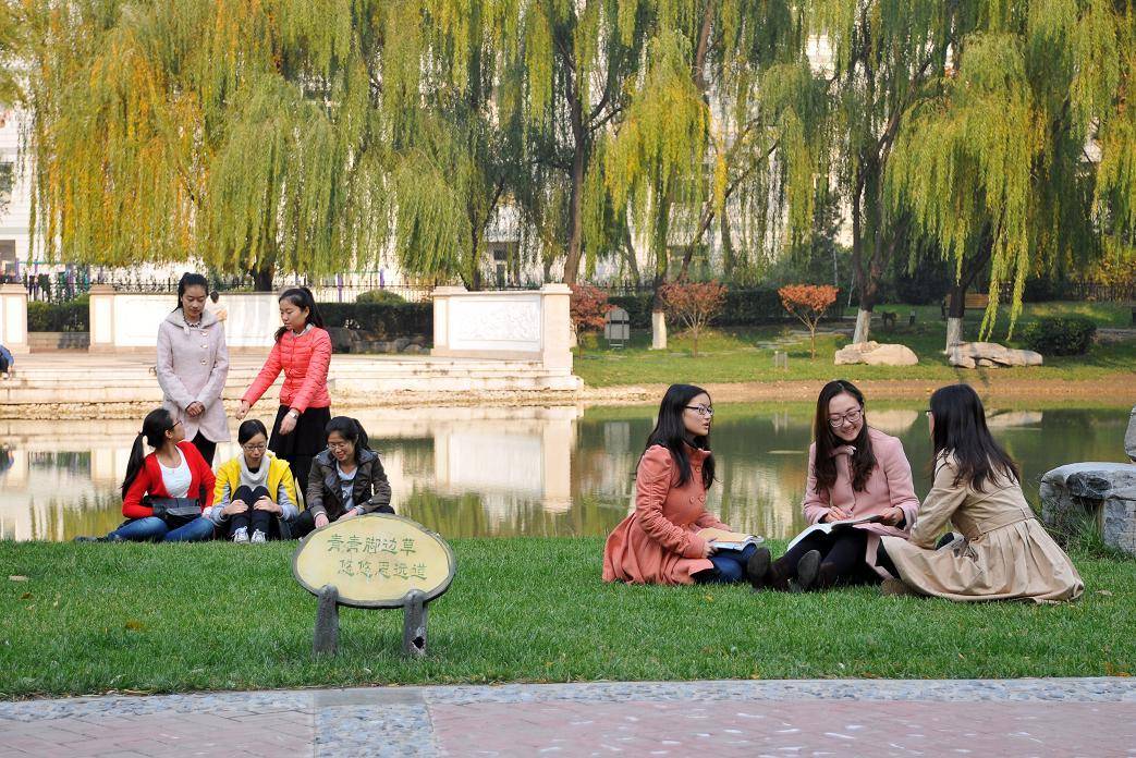 大学找女朋友难 这三所高校找本校男朋友难 有一所根本不可能 男生