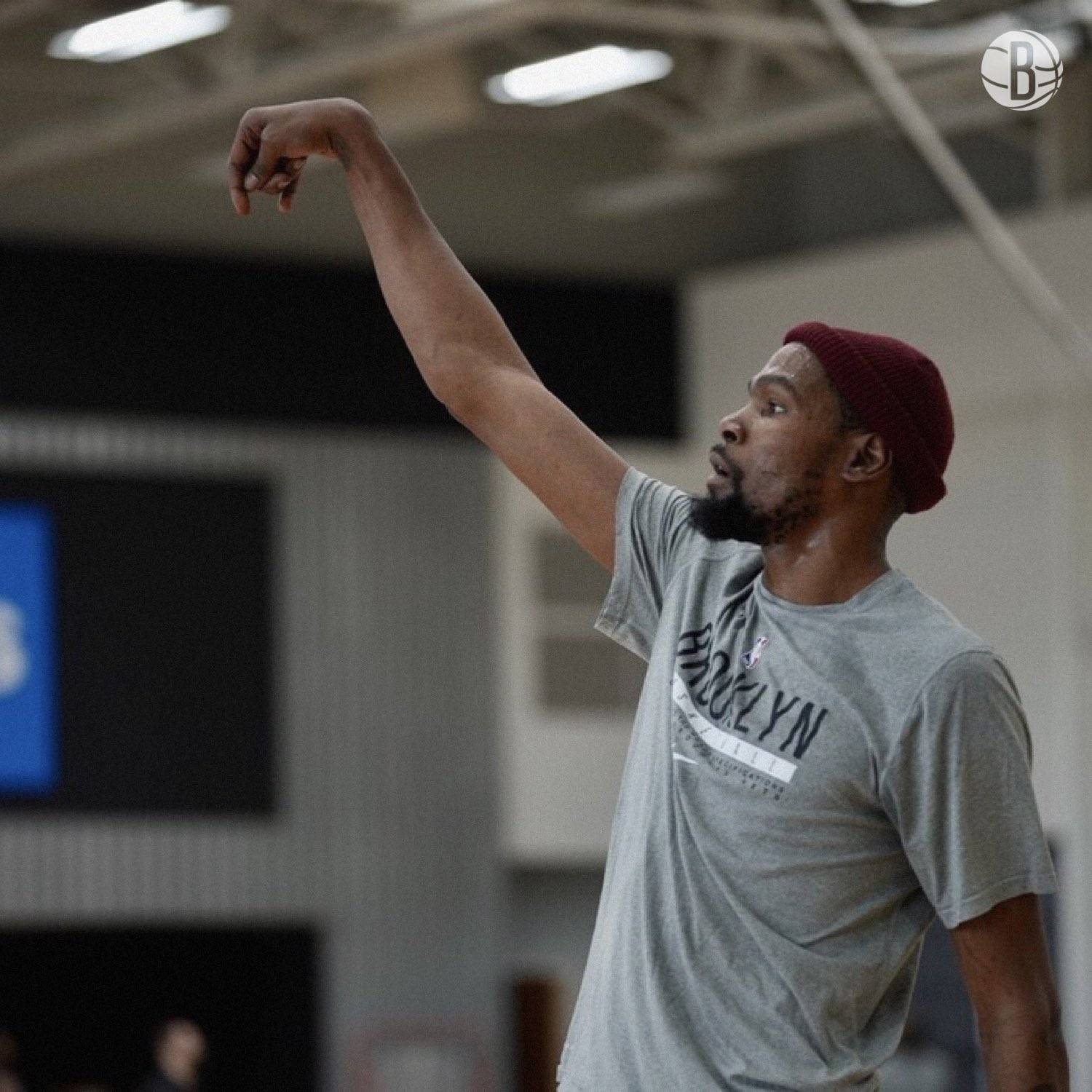 篮网训练照出炉!杜兰特戴红帽抢镜阿德秀绝技,纳什:哈登也来了