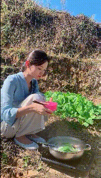 图片[1]-GIF搞笑段子：媳妇，非得要吃新鲜纯天然的蔬菜，真拿她没辙。-妖次元