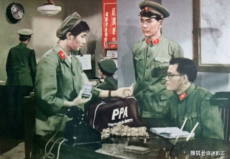 1962年《跟踪追击》电影正式开拍,于1963年上映后,迅速引发轰动,成为