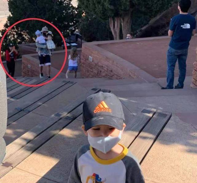 郑爽后世曝光并非本人u乐登录?疑是张恒抱密友孩子摆