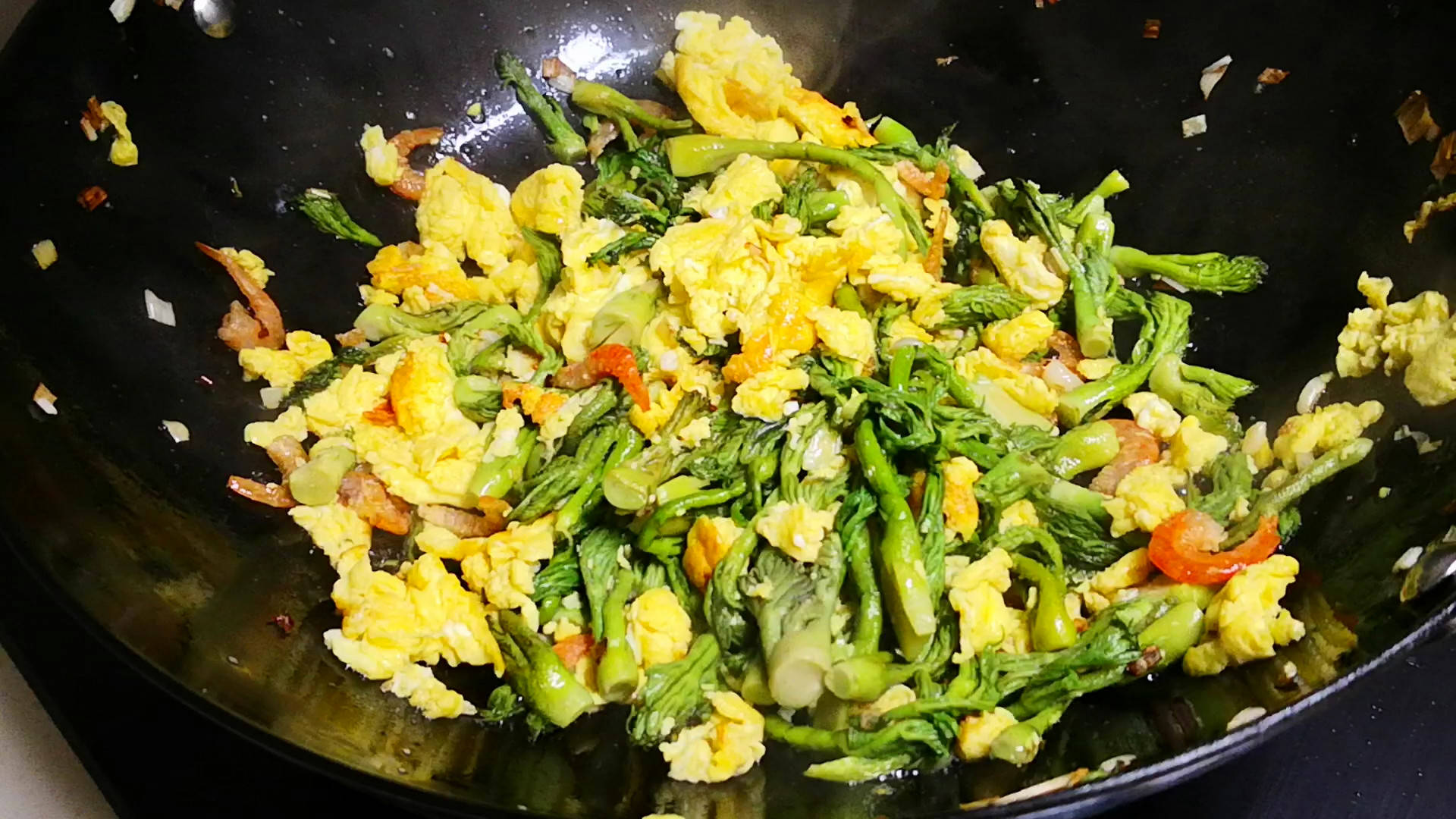 原创清明后碰到此菜别手软鲜嫩营养高比吃香椿强炒鸡蛋特香