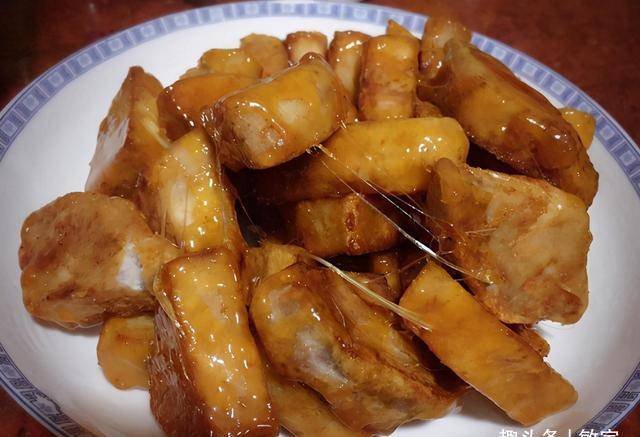 【准备食材】:芋头,冰糖,桂花蜜