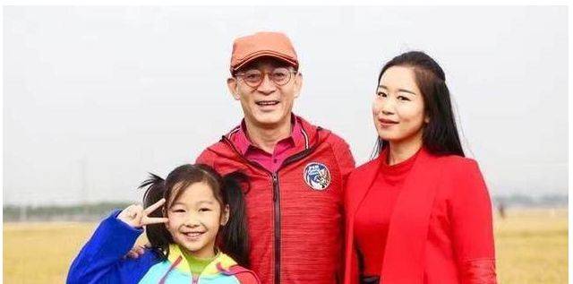 六小龄童女儿30未婚看清近照后能知道嫁不出去的原因了