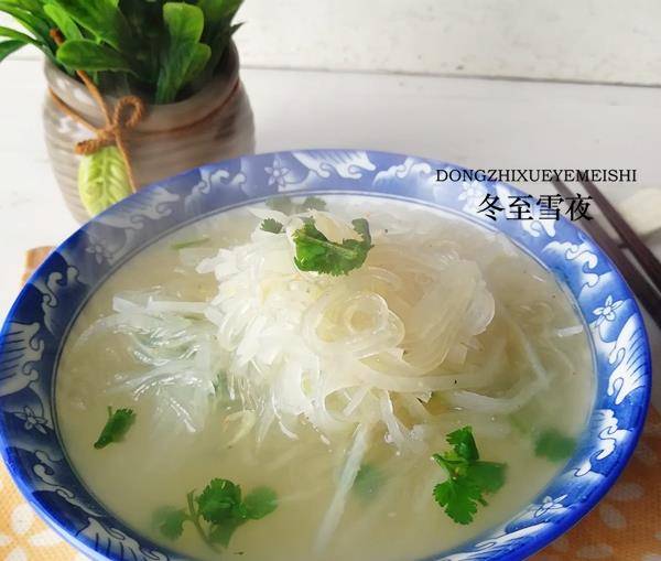 粉丝汤做法教程 12d90fb8daa7429eaac0bb99d3b910cb.jpeg