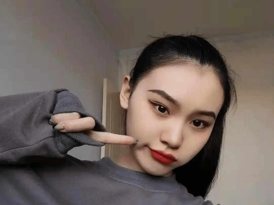 理想飞扬艺术学校优秀毕业生张晨曦自信气质光芒永驻