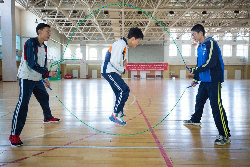 内蒙古中学生跳绳队全面备战全国学生运动会